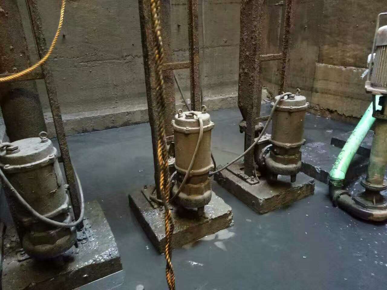 浪卡子污水池清理